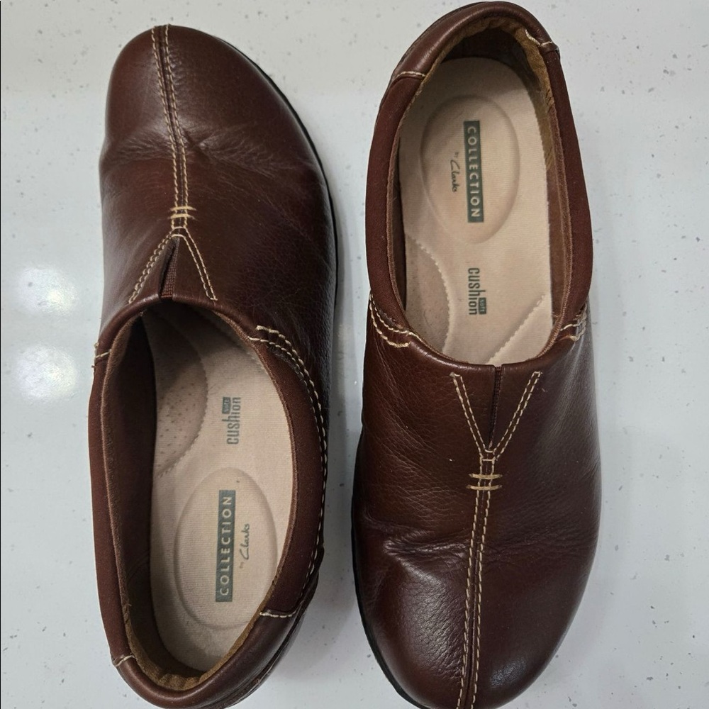 WIDE ‼️CLARKS WOMEN SHOES 8 WIDE
